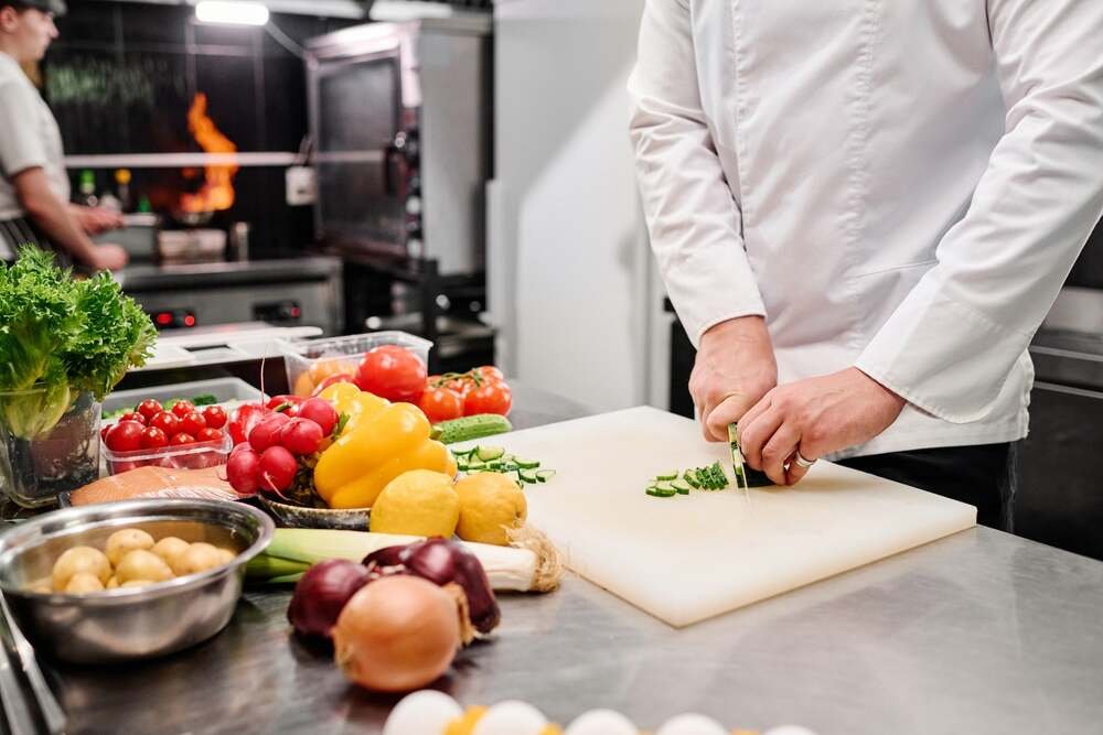 cook-cutting-vegetables-for-salad-min